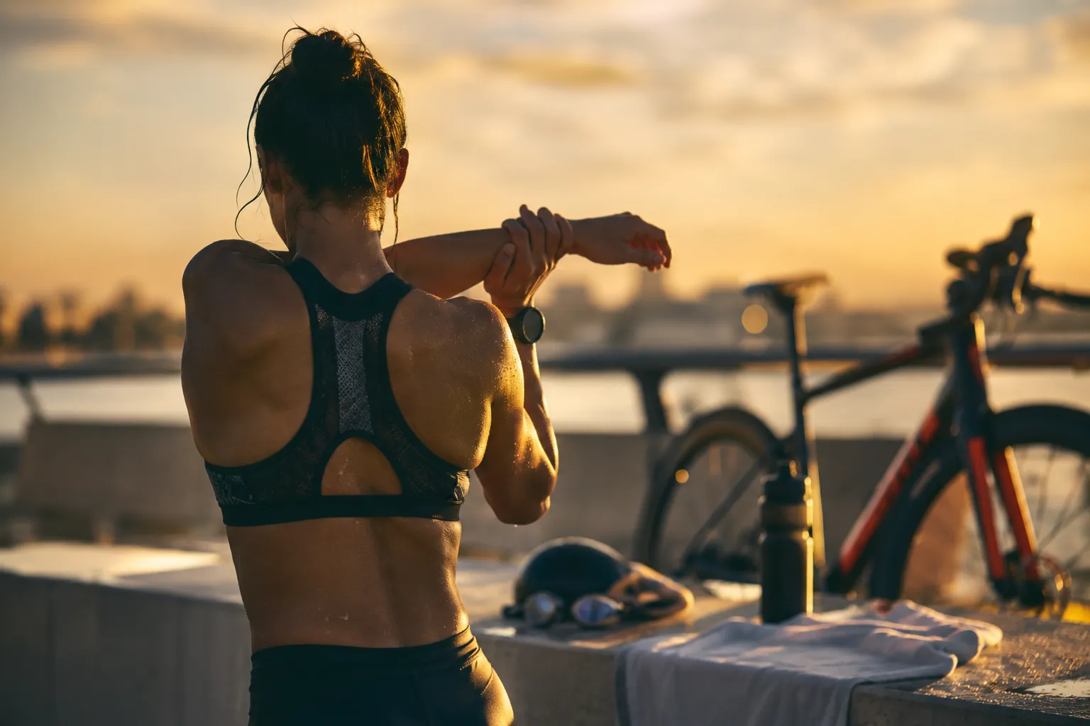 Dentro da Rotina de um Triatleta: Como o Corpo se Recupera Entre Natação, Ciclismo e Corrida